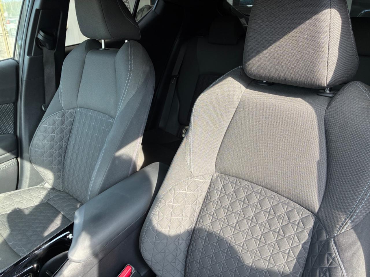 Toyota C-HR 1.8 Hybrid E-CVT Lounge