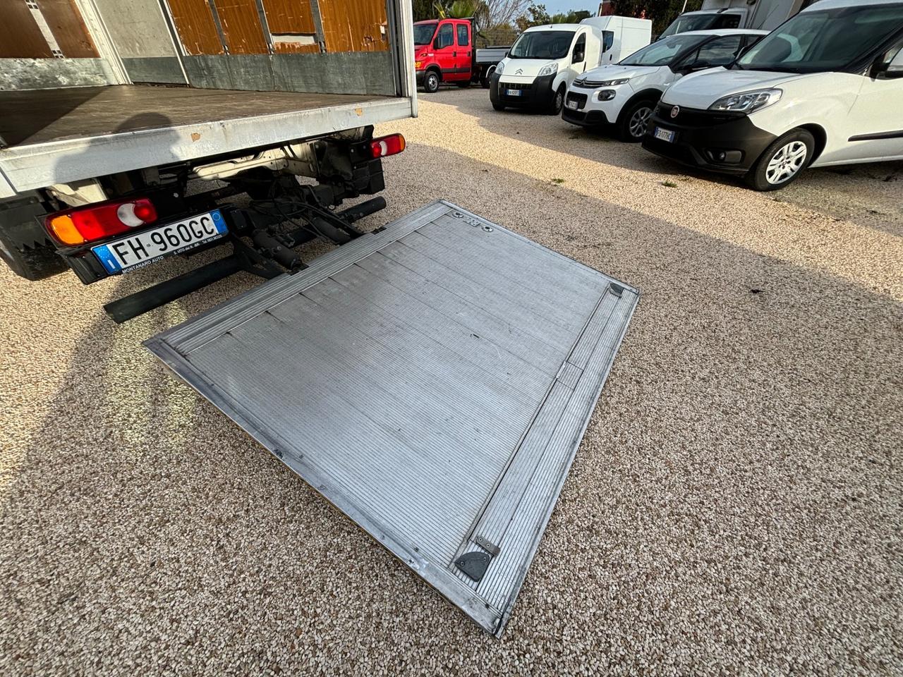 Peugeot Boxer con cassa in alluminio e sponda idraulica