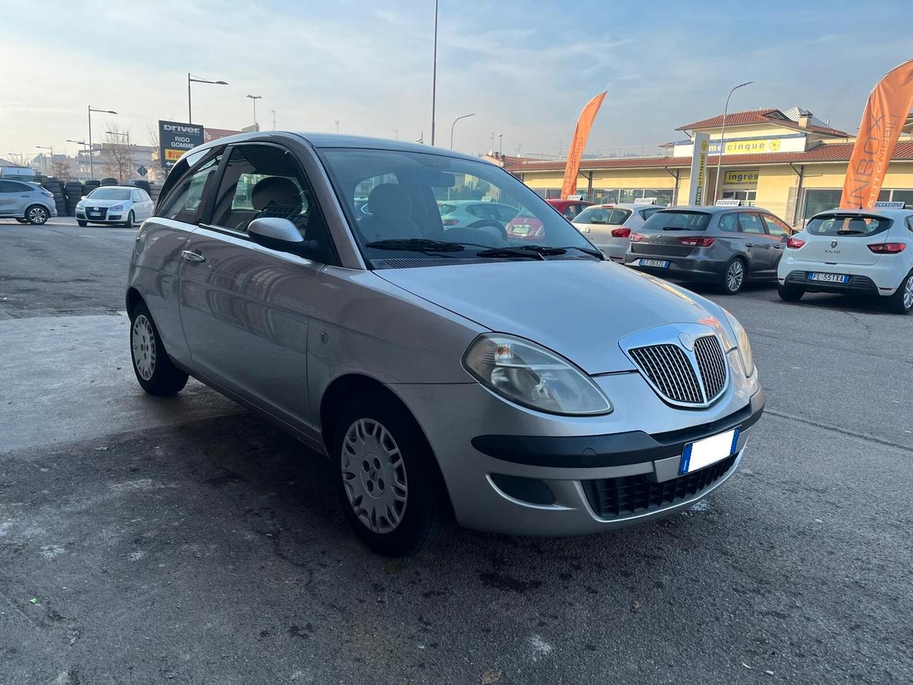 Lancia Ypsilon 1.2 60CV-NEOPATENTATI OK-DISTRIBUZIONE OK