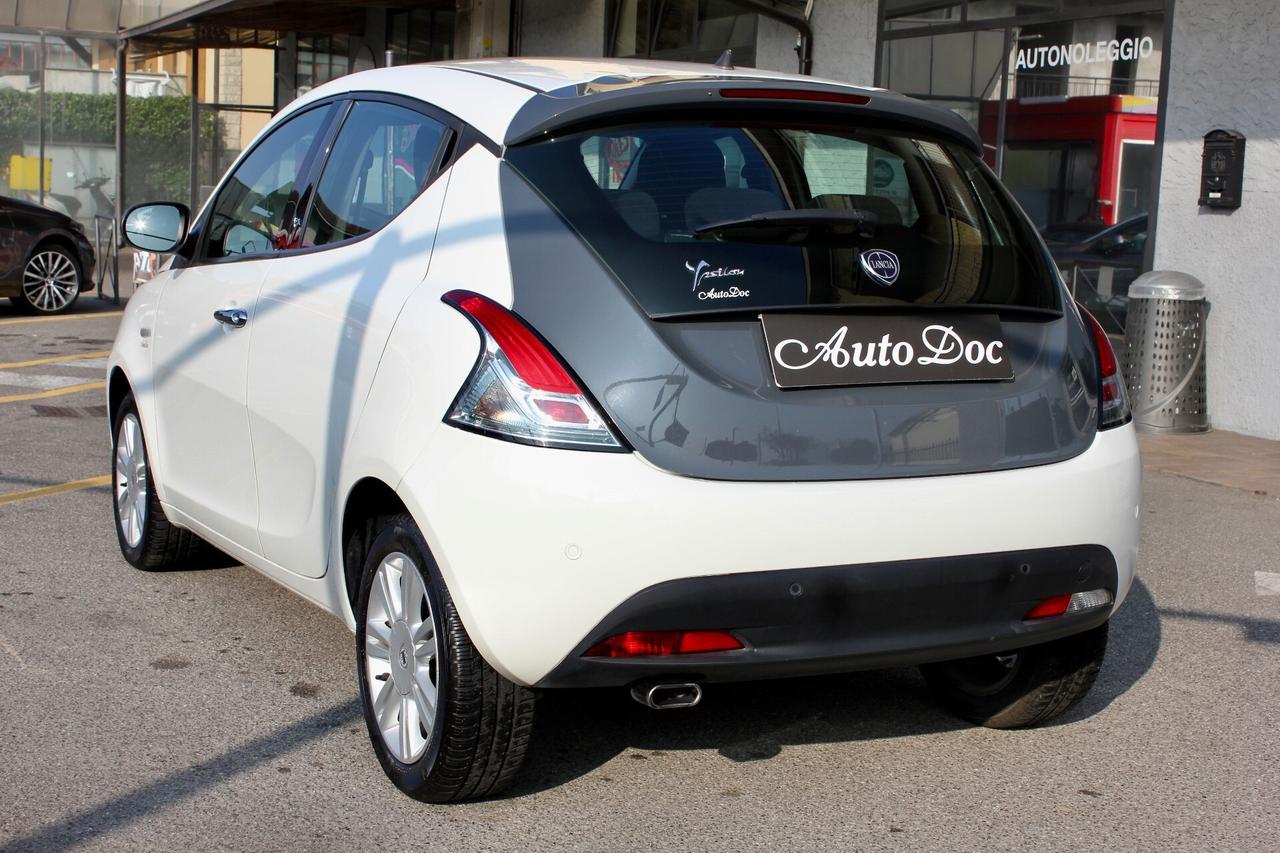 Lancia Ypsilon 1.2 69 CV 5 porte Gold SENSORI APP. TAGLIANDATA