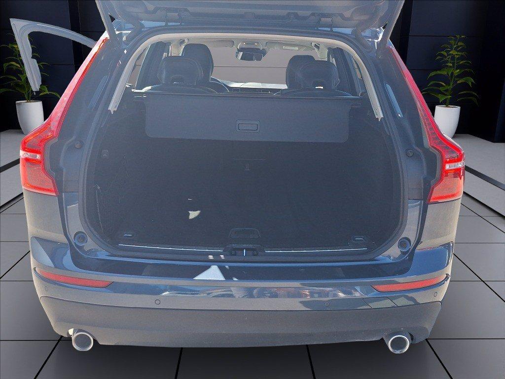 VOLVO XC60 2.0 d4 Momentum auto my20 del 2020