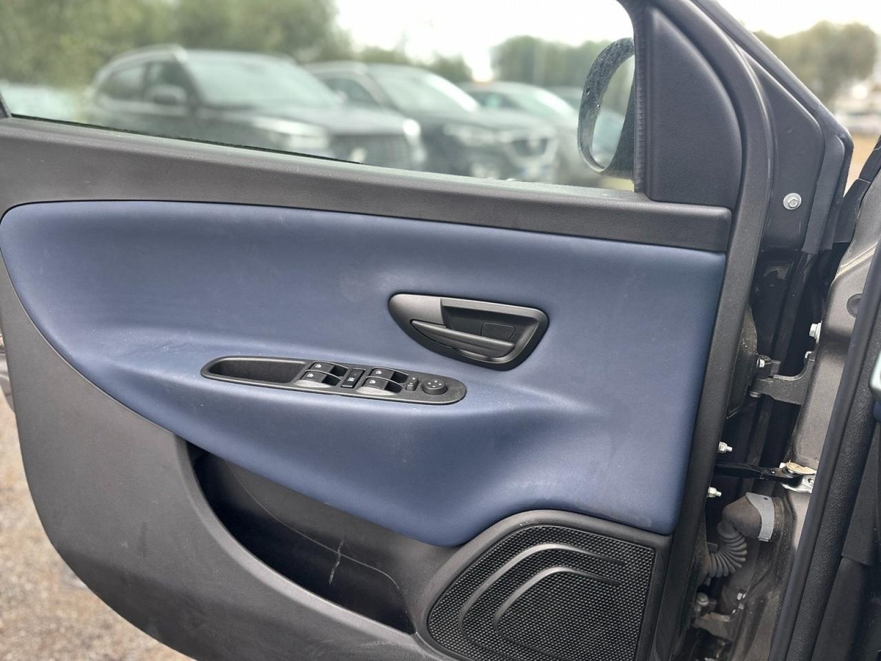 LANCIA Ypsilon III 2021 - Ypsilon 1.0 firefly hybrid Platino s&s 70cv