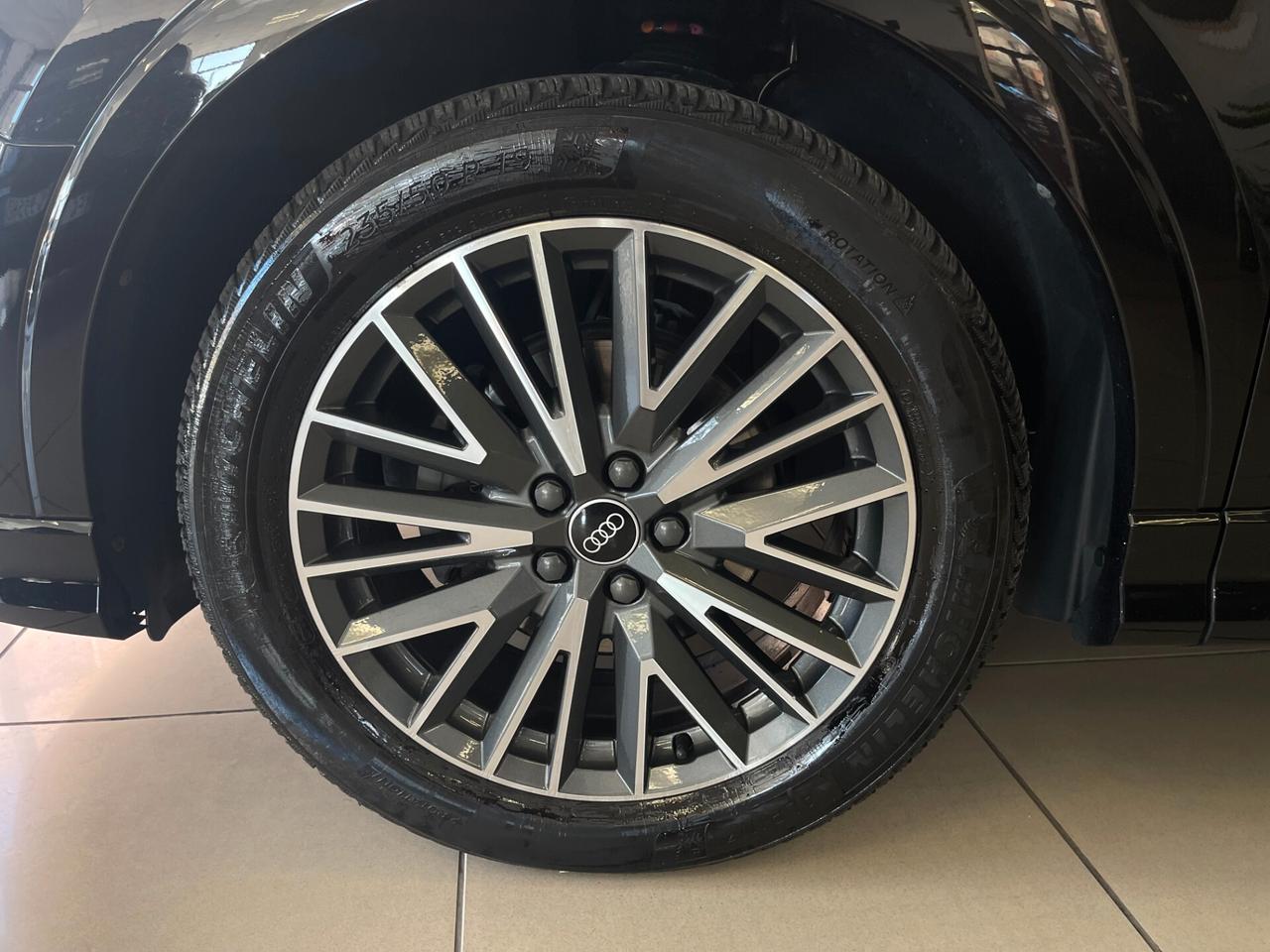 Audi Q3 2.0 TDI 150cv S line