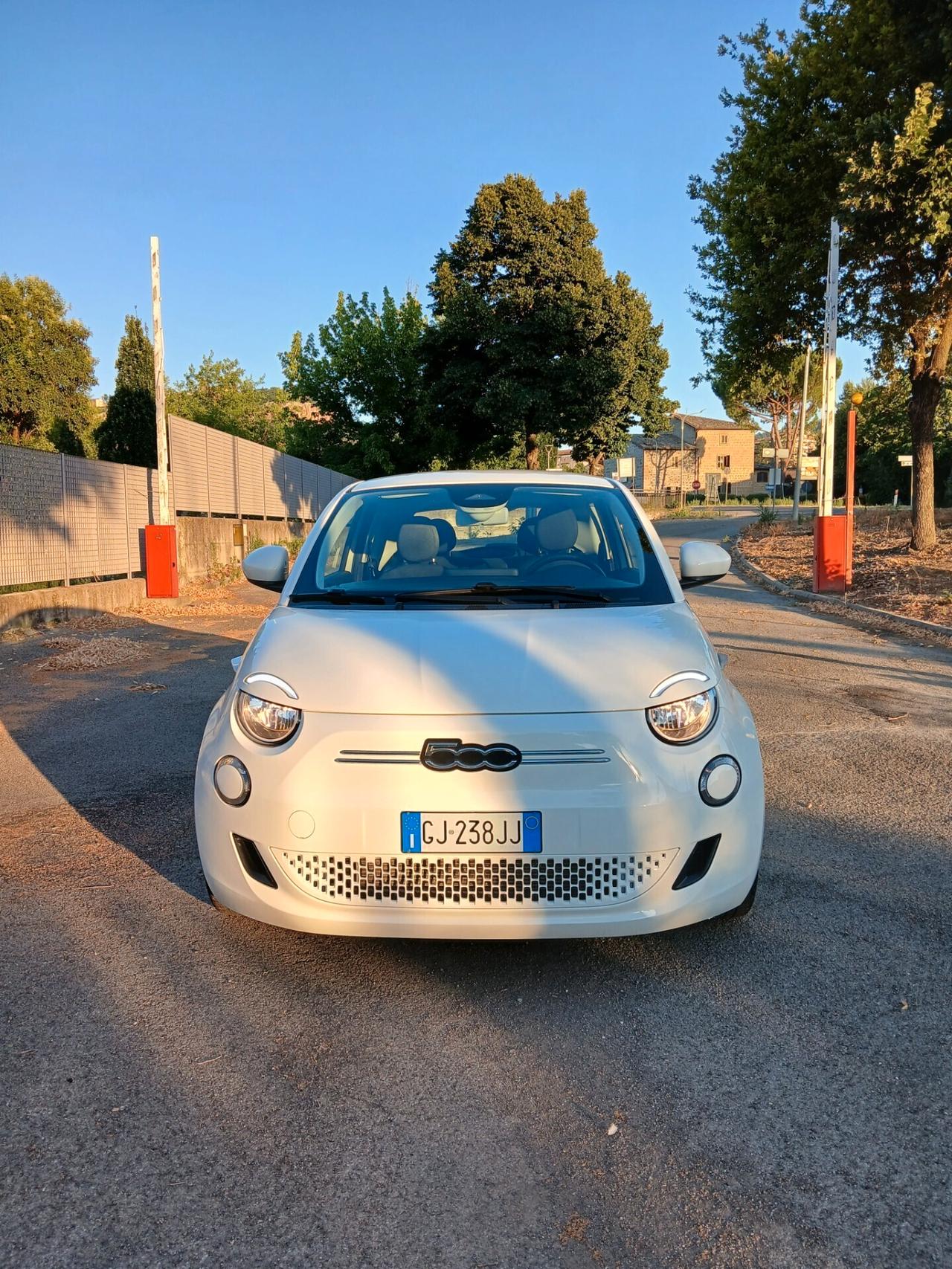 Fiat 500e Berlina 42 kWh Icon 13700€