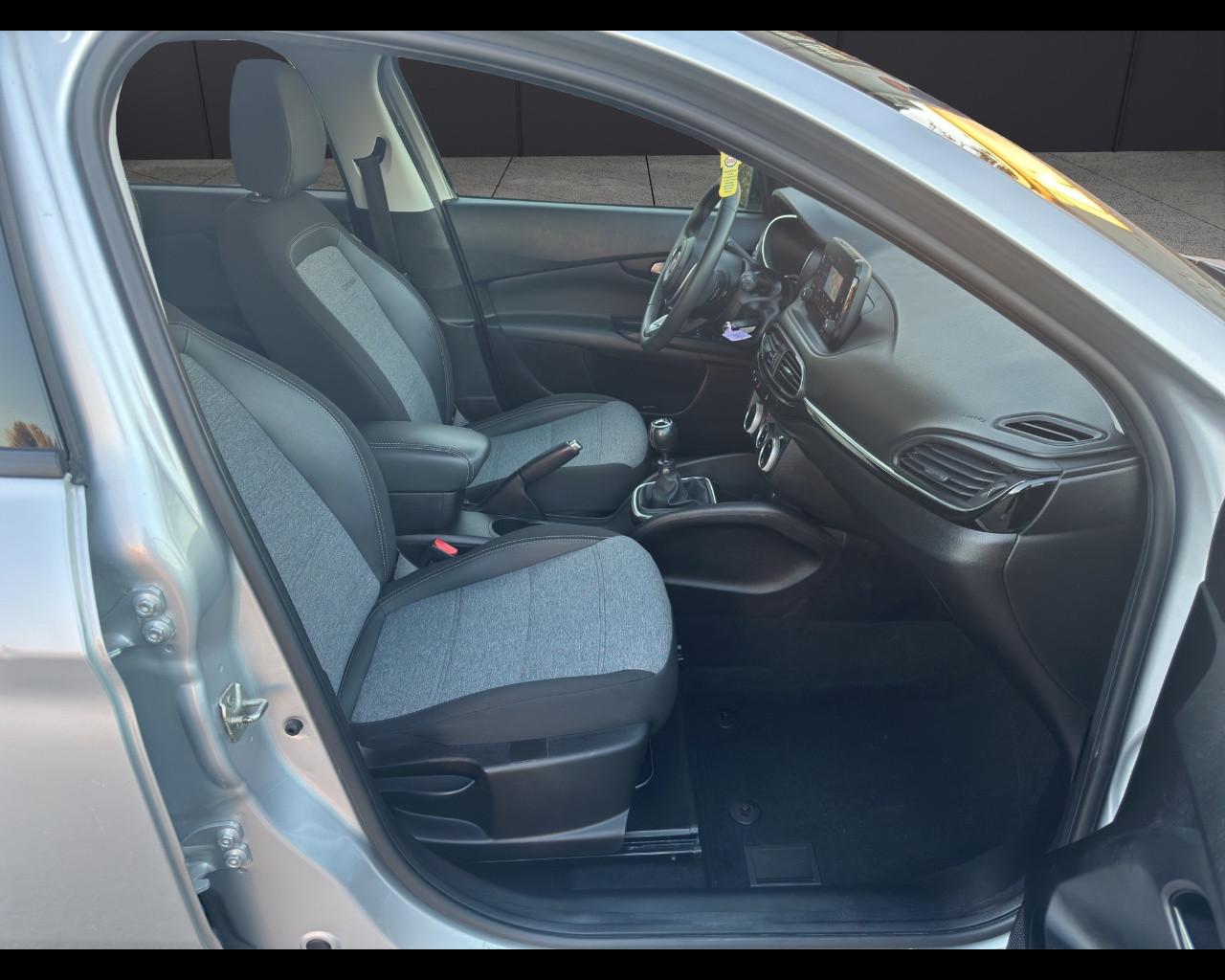 FIAT Tipo (2015-->) - Tipo 1.6 Mjt S&S 5 porte Cross