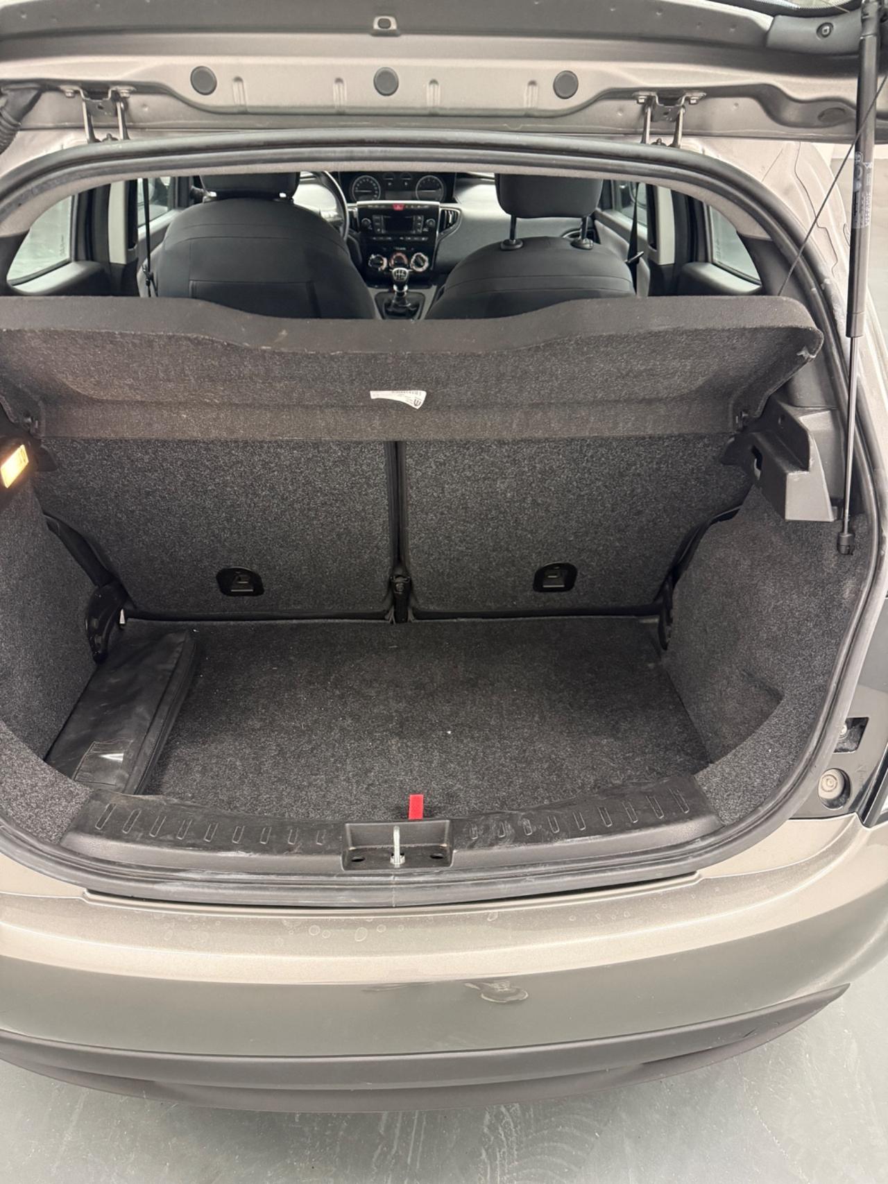 Lancia Ypsilon 1.0 FireFly 5 porte S&S Hybrid Ecochic A. Ferretti