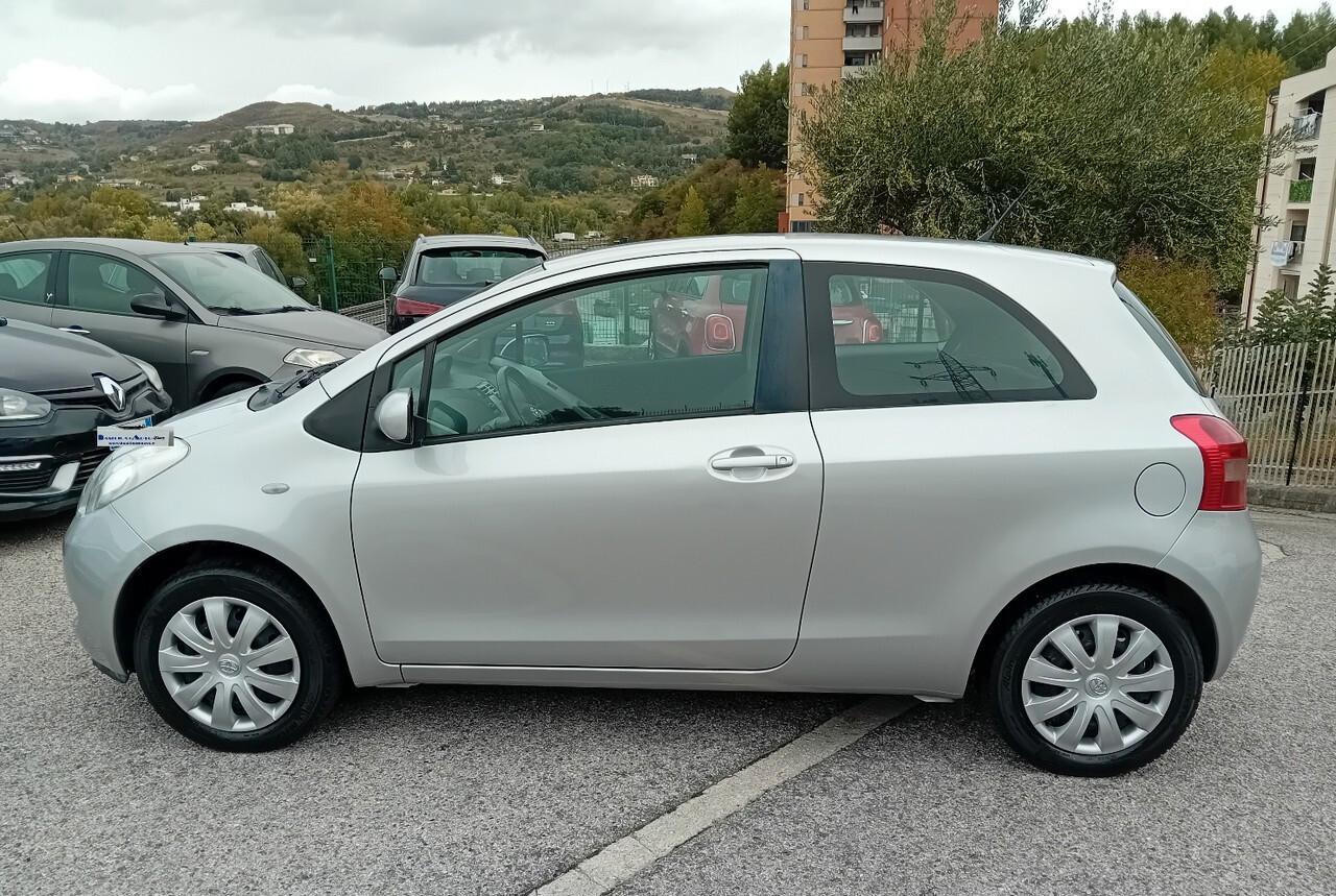 Toyota Yaris 1.0 3 porte Sol