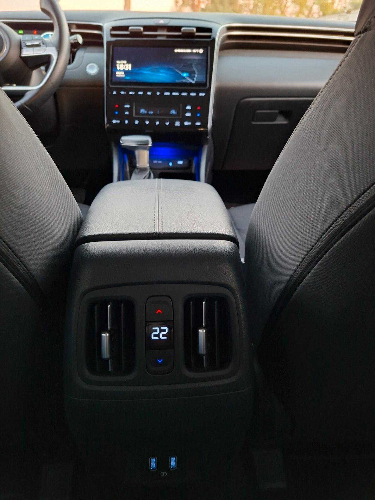 HYUNDAI TUCSON 1.6 CRDI-136cv*B-LED*NAVY*RADAR