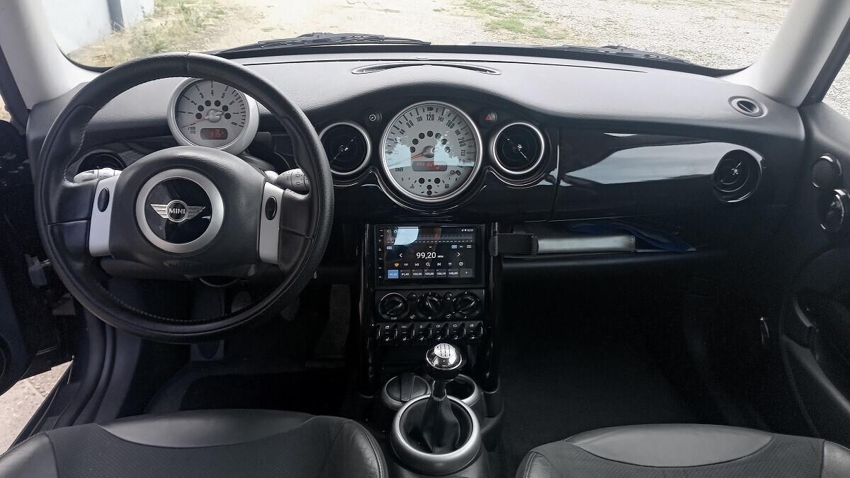 Mini Cooper 1.4 d -