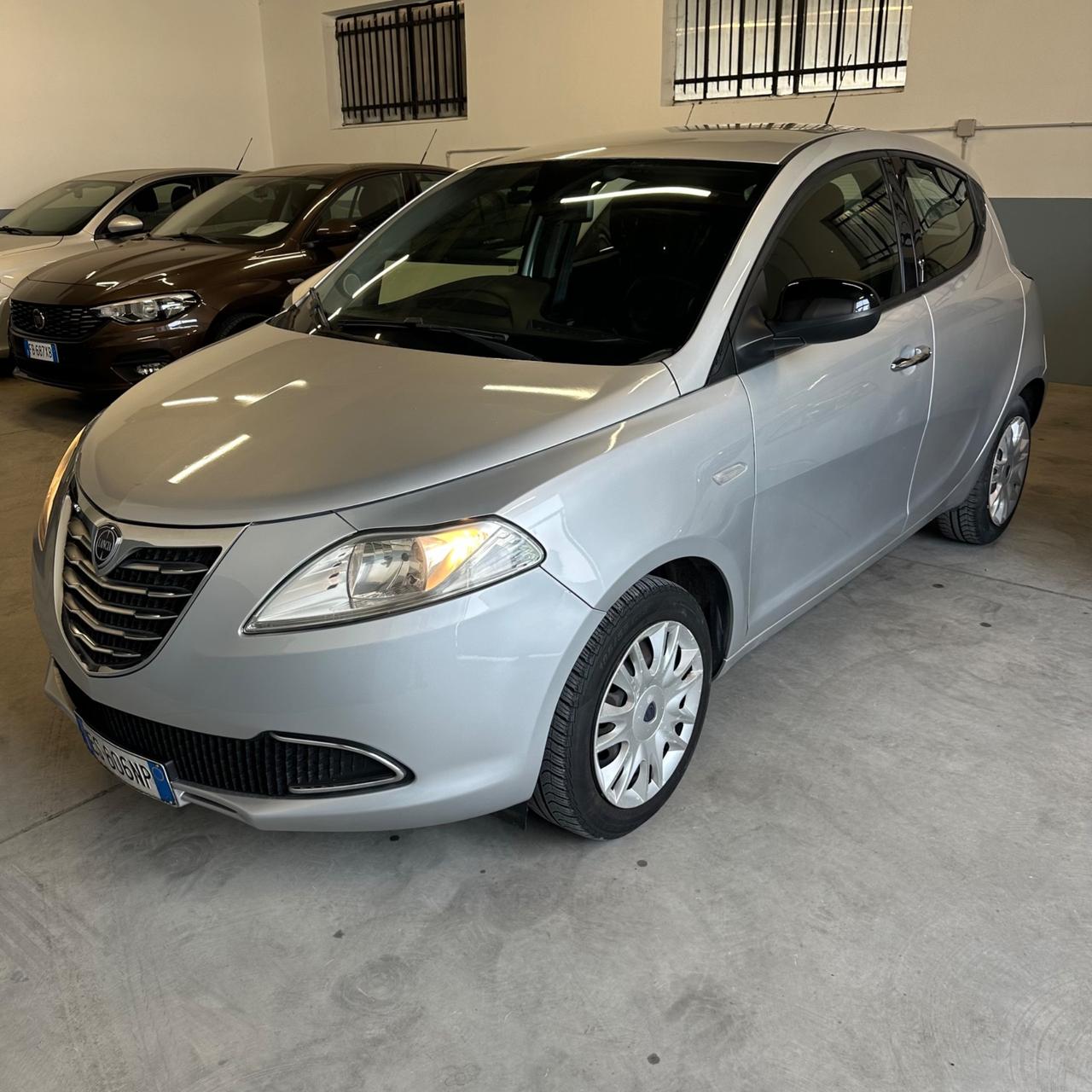 Lancia Ypsilon 1.2 69 CV 5 porte S&S Platinum