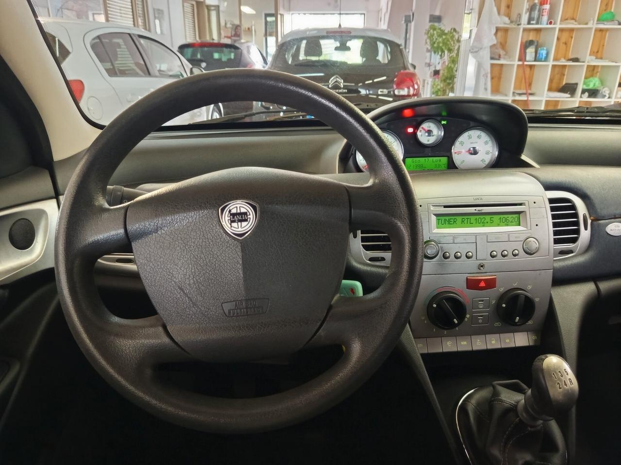 Lancia Ypsilon 1.2 Argento 121 Mila chilometri ok neopatentati