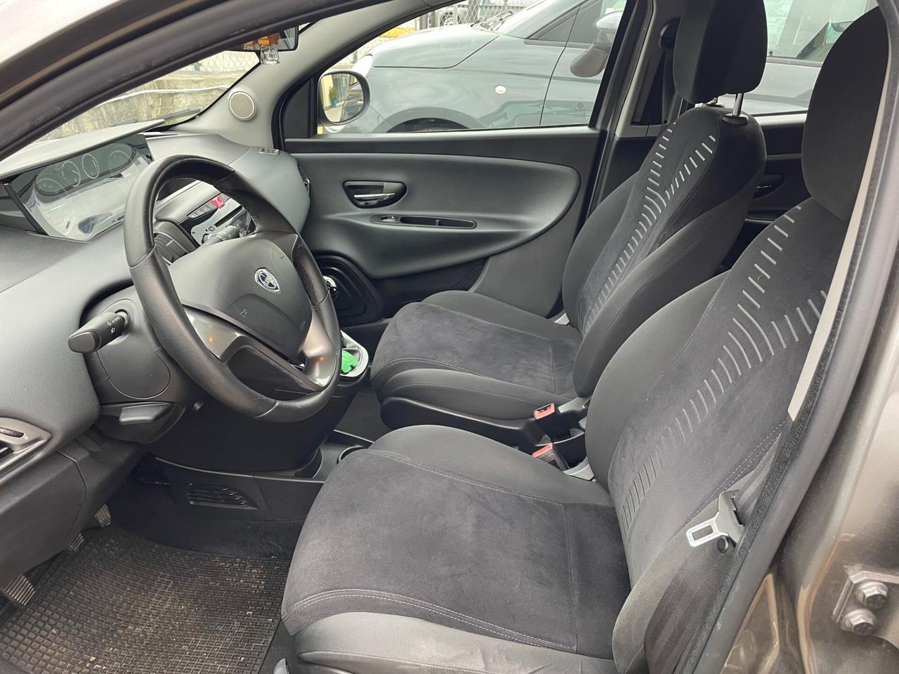 Lancia Ypsilon 1.2 69 CV 5 porte Silver