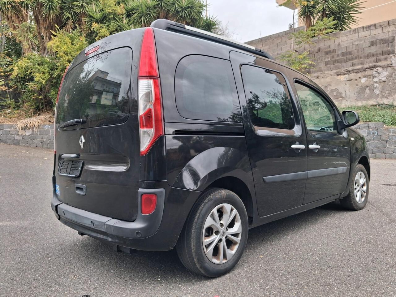 Renault Kangoo Pianale ribassato con rampa disabili in carrozzina