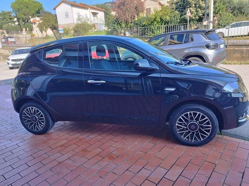 Lancia Ypsilon 1.0 FireFly 5 porte S&S Hybrid Platino