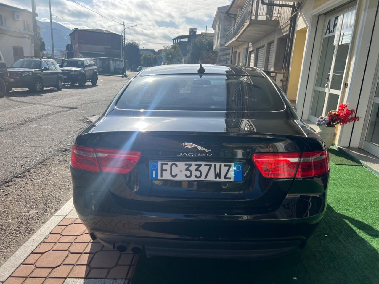 Jaguar XE 2.0 D Turbo aut. Portfolio