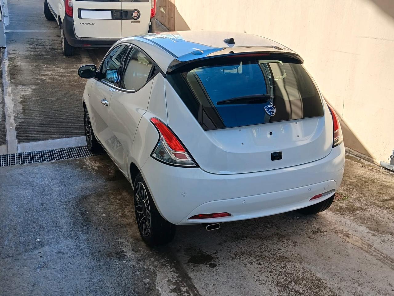 Lancia Ypsilon 1.0 FireFly 5 porte S&S Hybrid Platino