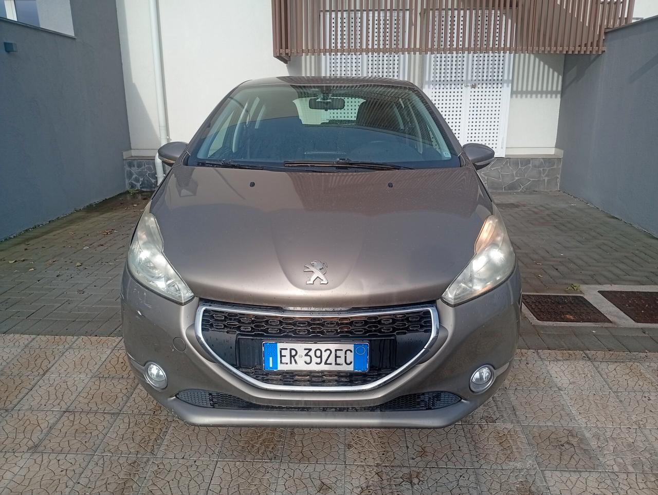 Peugeot 208 1.4 HDi 68 CV 5 porte Allure