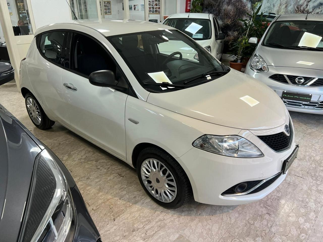 Lancia Ypsilon 1.2 69 CV 5 Porte Silver EURO 6