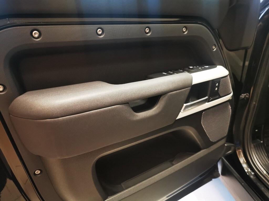 LAND ROVER Defender (2019) Defender 110 2.0 SD4...