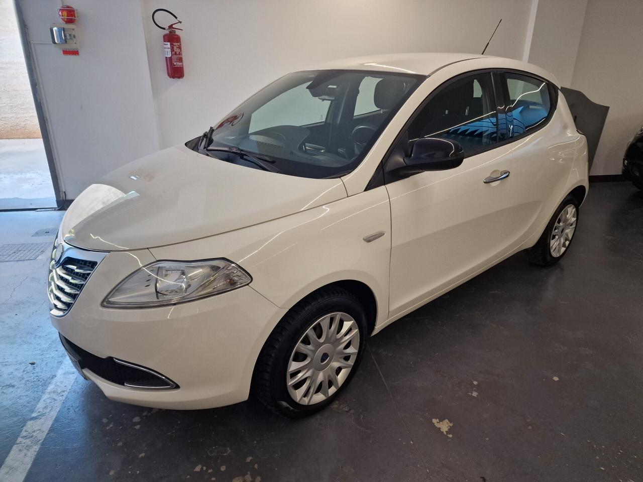 Lancia Ypsilon 1.3 MJT 16V 95 CV 5 porte S&S Silver