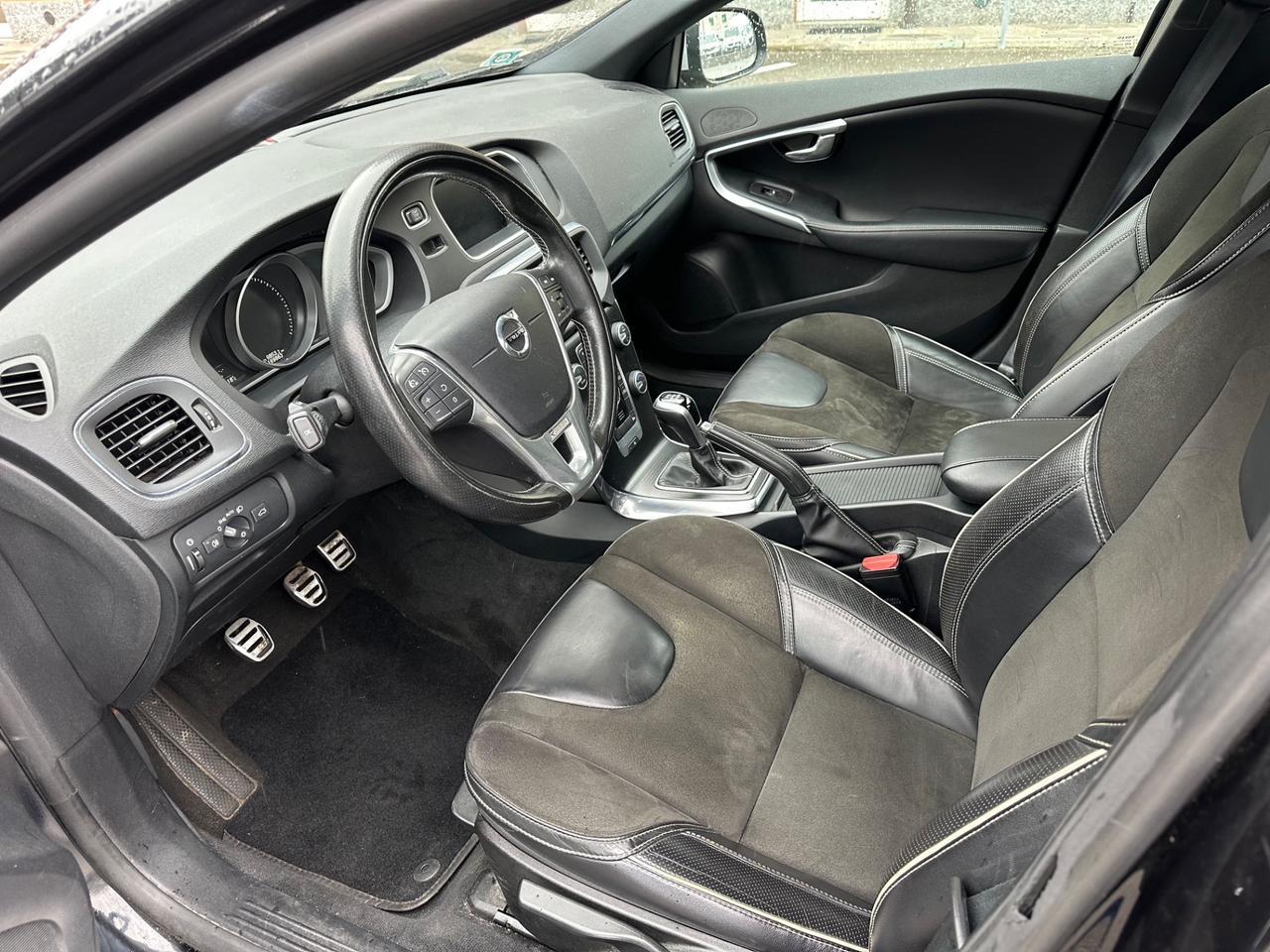 Volvo V40 D2 R-design