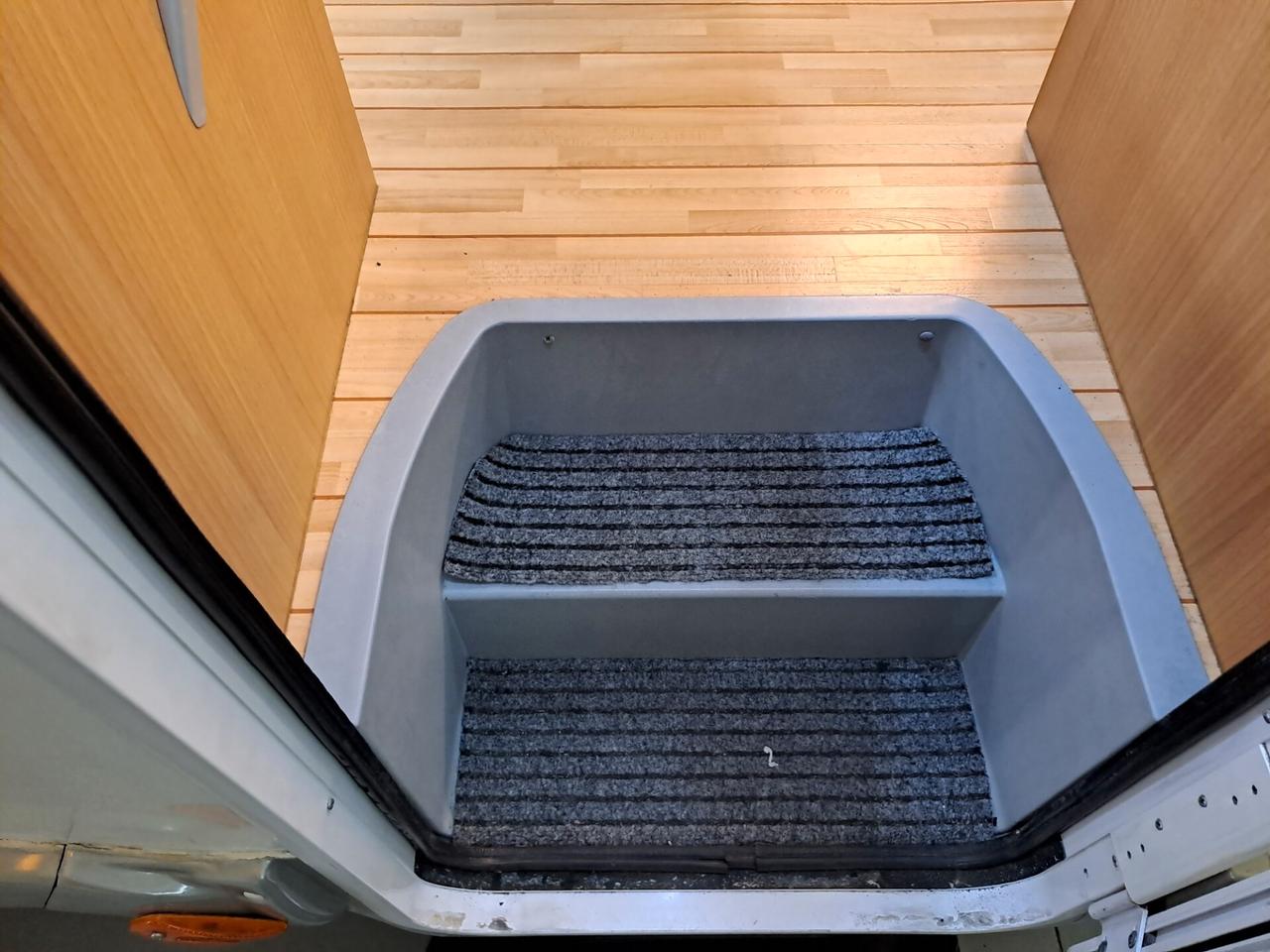 CAMPER MCLOUIS TANDY 640