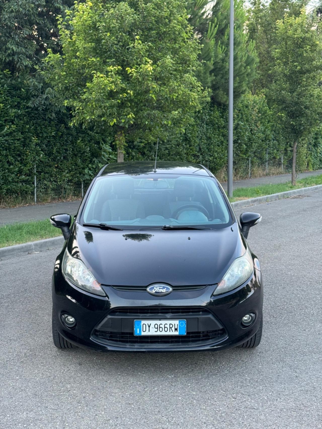 Ford Fiesta 1.4 TDCi 68CV 3 porte si neopatentati