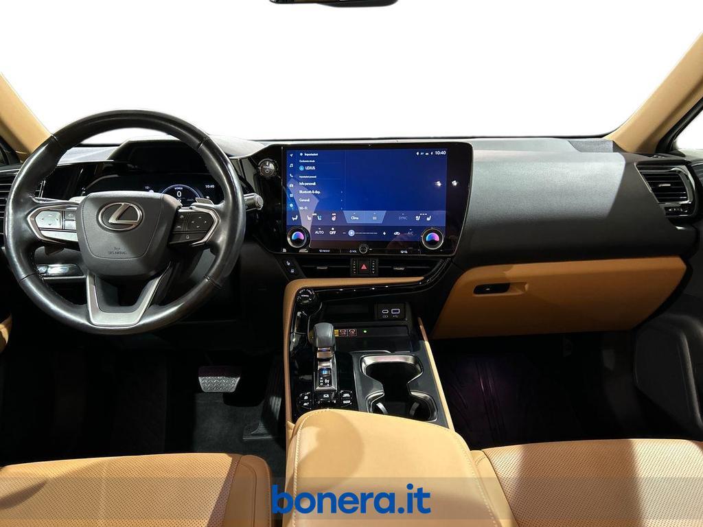 Lexus NX 2.5 Plug-in Luxury 4WD e-CVT