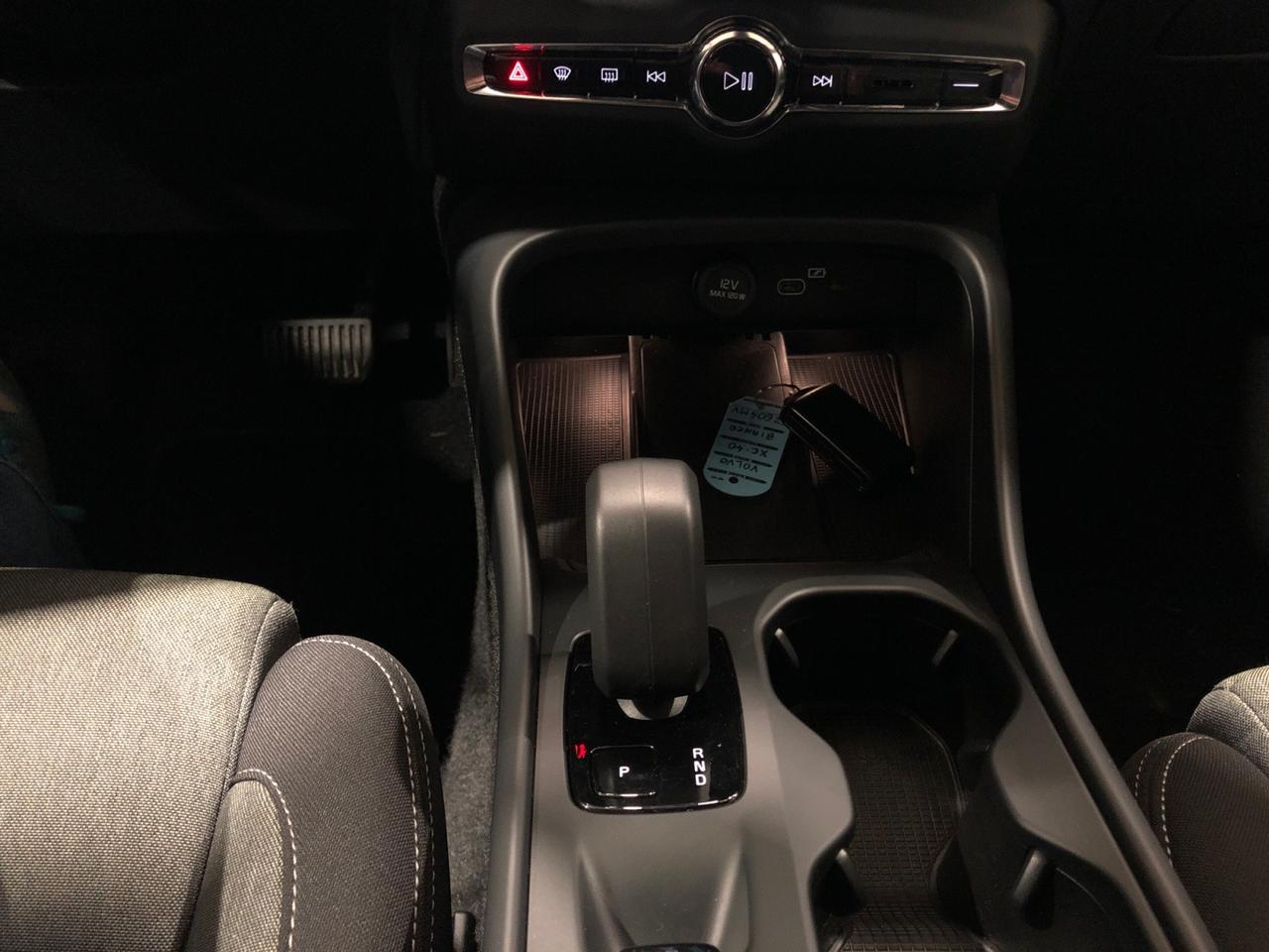 VOLVO XC40 2.0 b3 Core auto