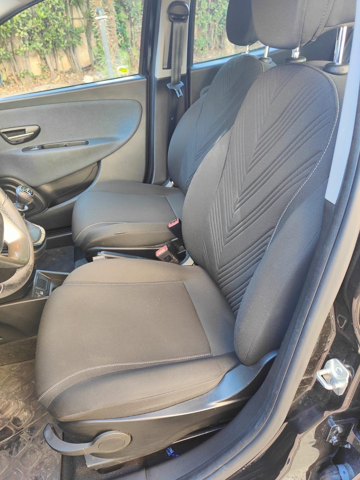Lancia Ypsilon 1.0 FireFly 5 porte S&S Hybrid Ecochic Gold