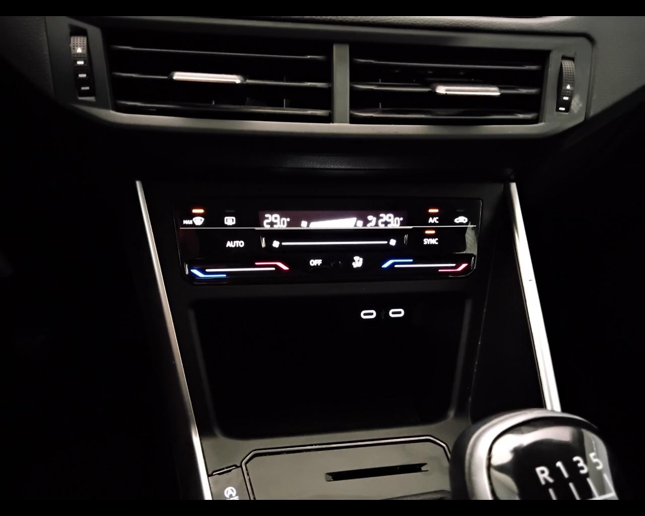 VOLKSWAGEN Polo VI 2022 - Polo 1.0 tgi Life 90cv