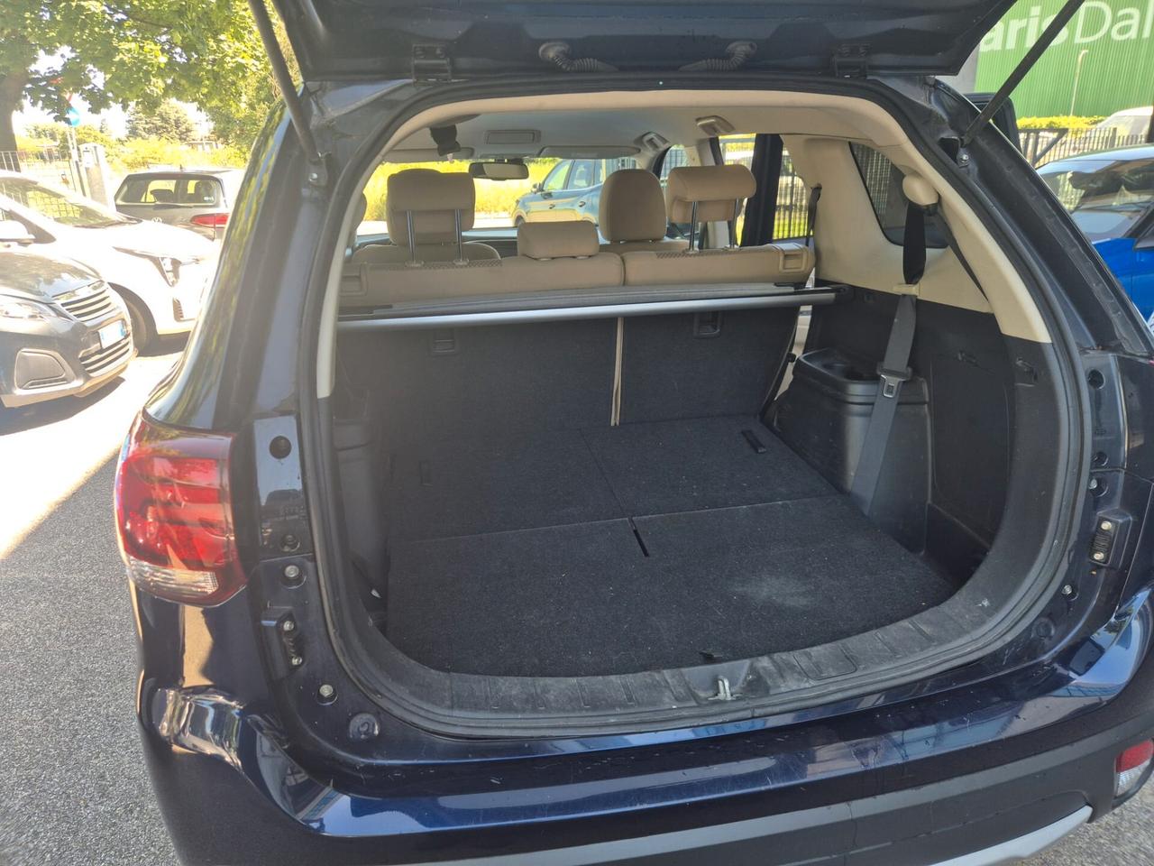 Mitsubishi Outlander 2.2 DI-D 4WD Instyle Plus SDA 7 posti