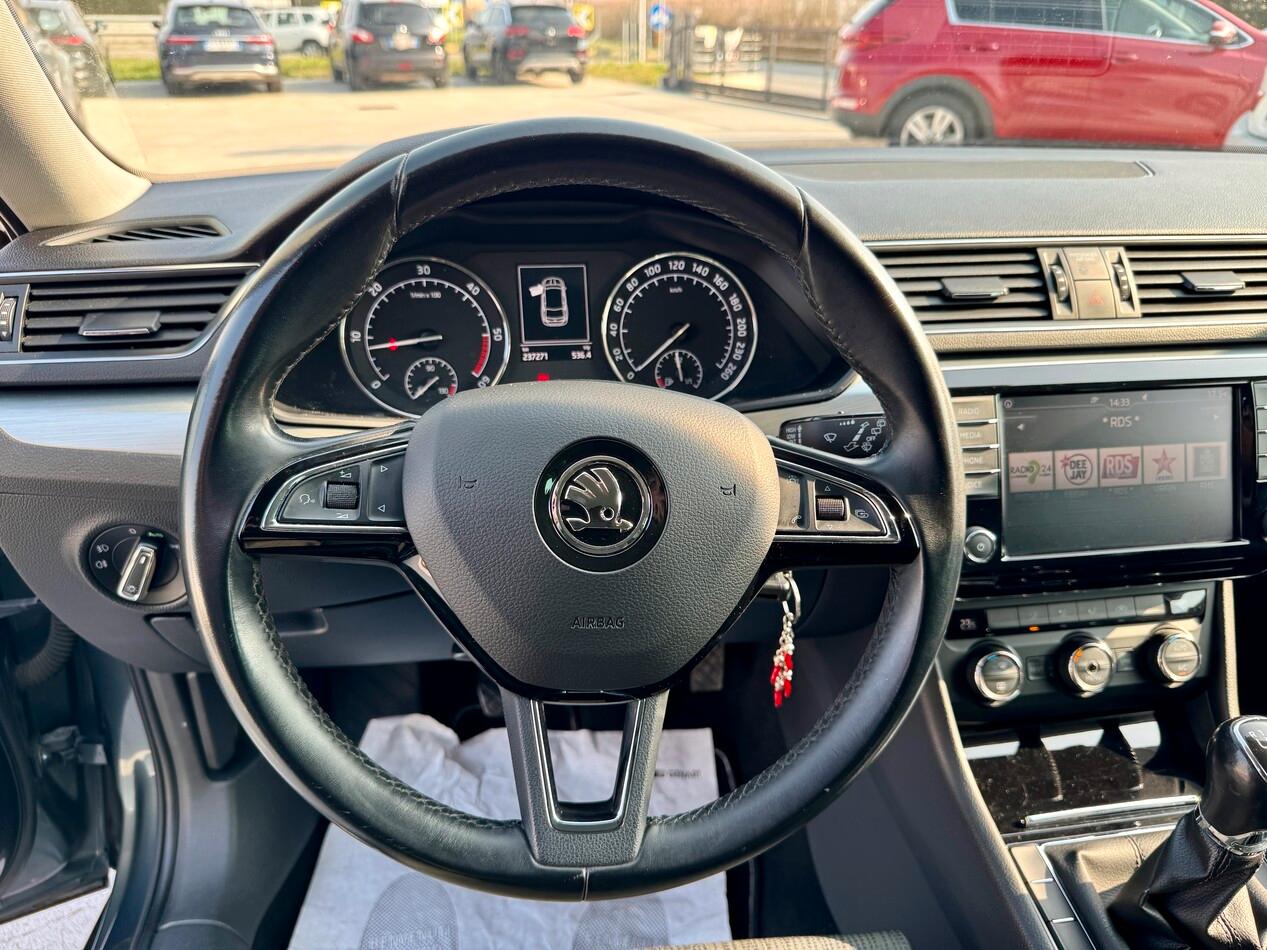 Skoda Superb Wagon Superb wagon 1.6 tdi Ambition