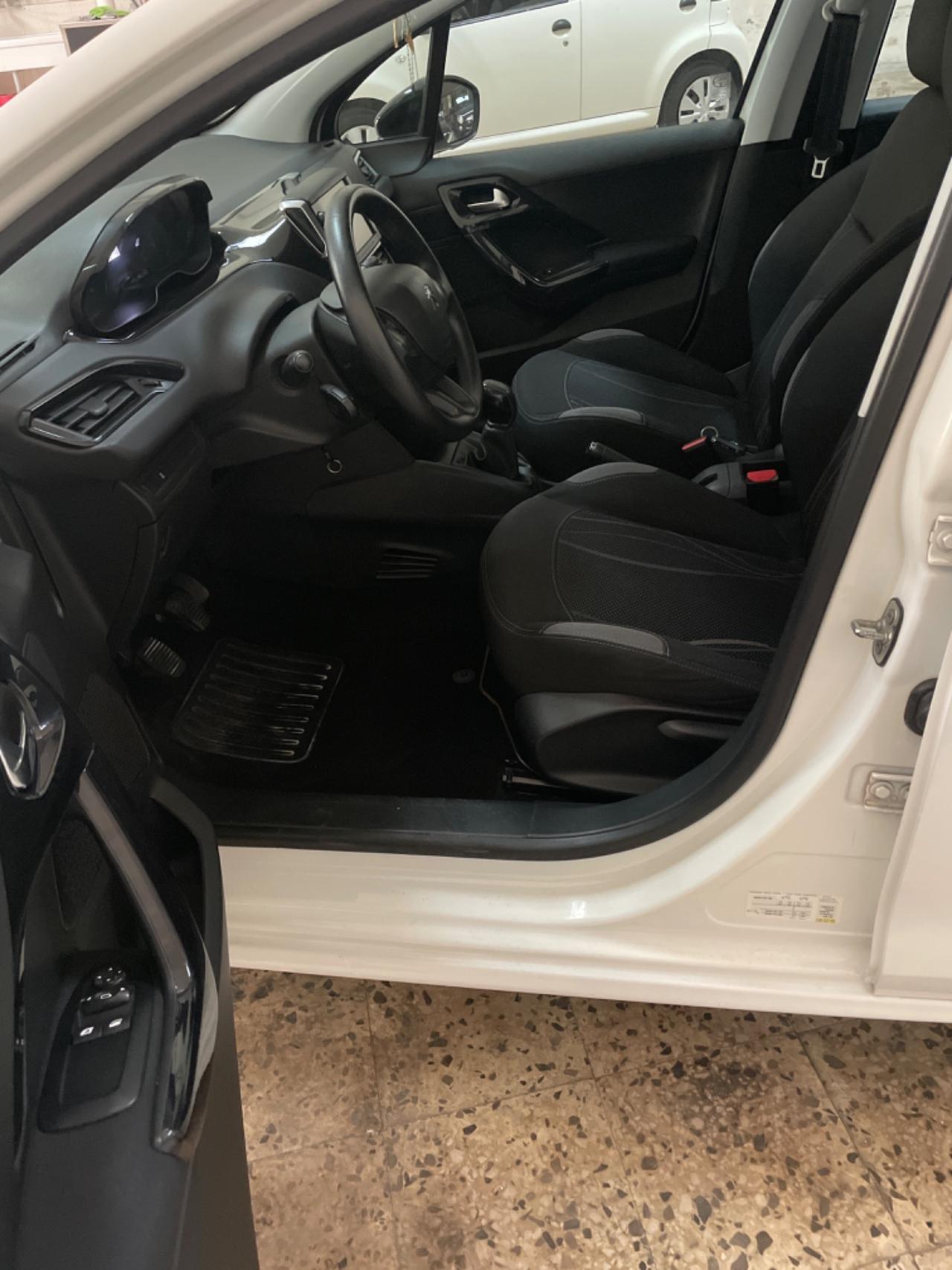 Peugeot 208 1.4 HDi 68 CV 5 porte Allure