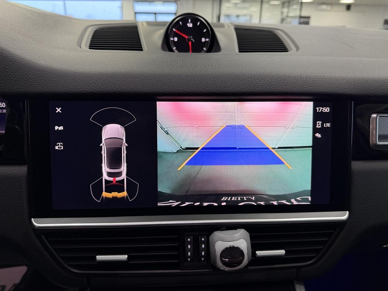 Porsche Cayenne Coupe e-hybrid Platinum Edition