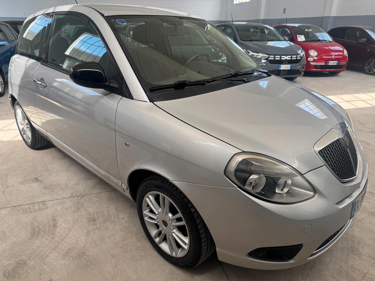 Lancia Ypsilon 1.2 69 CV Unyca