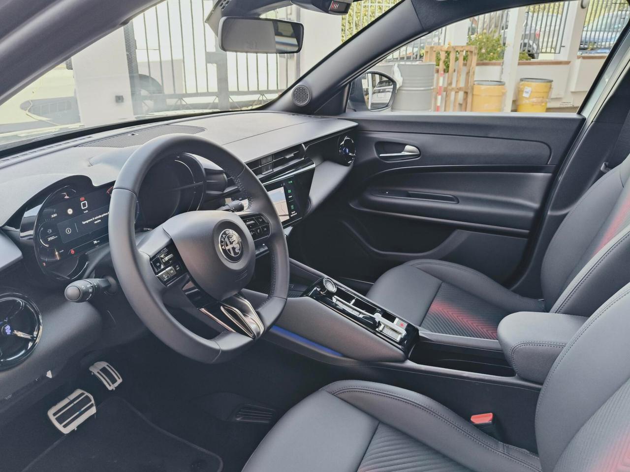 Alfa Romeo Junior 1.2 136 CV Hybrid Speciale KM.ZERO