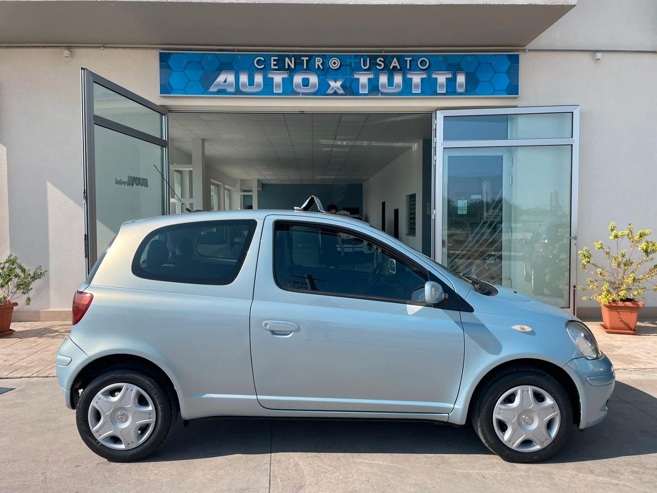 Toyota Yaris 1.0 3 porte Sol OK neopatentati
