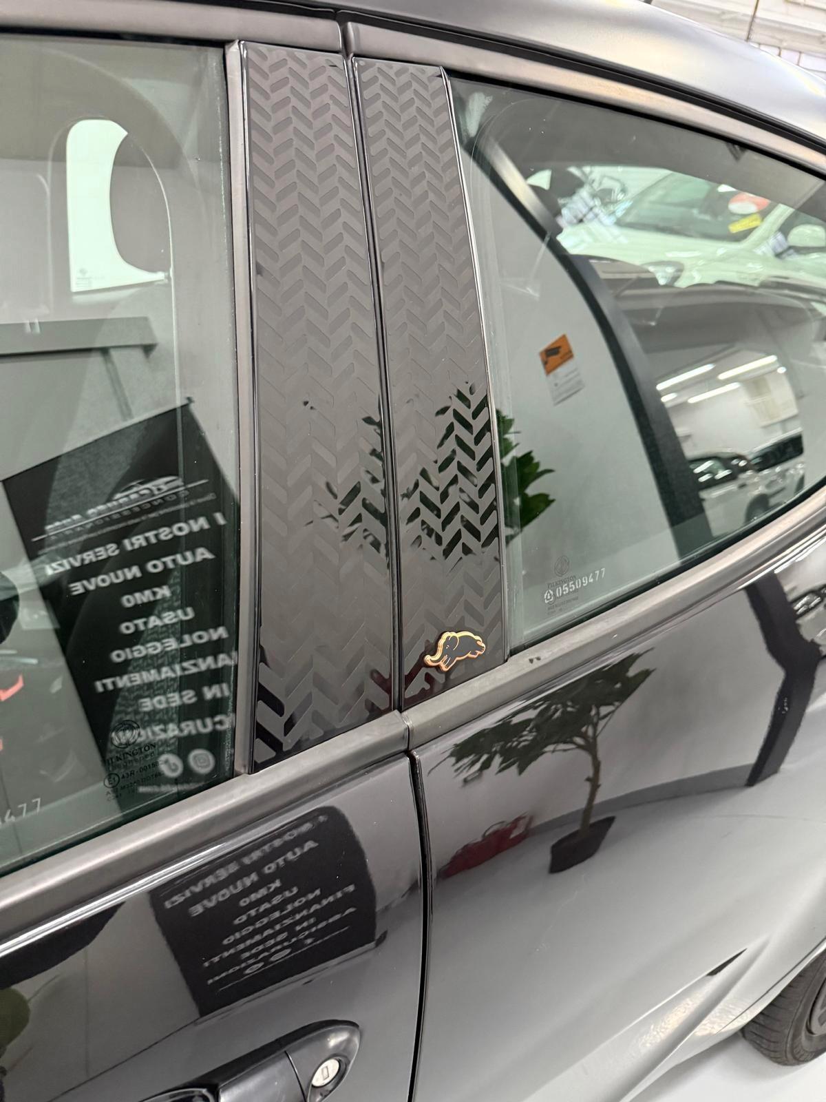 Lancia Ypsilon 1.2 69 CV 5 porte S&S Black and Noir