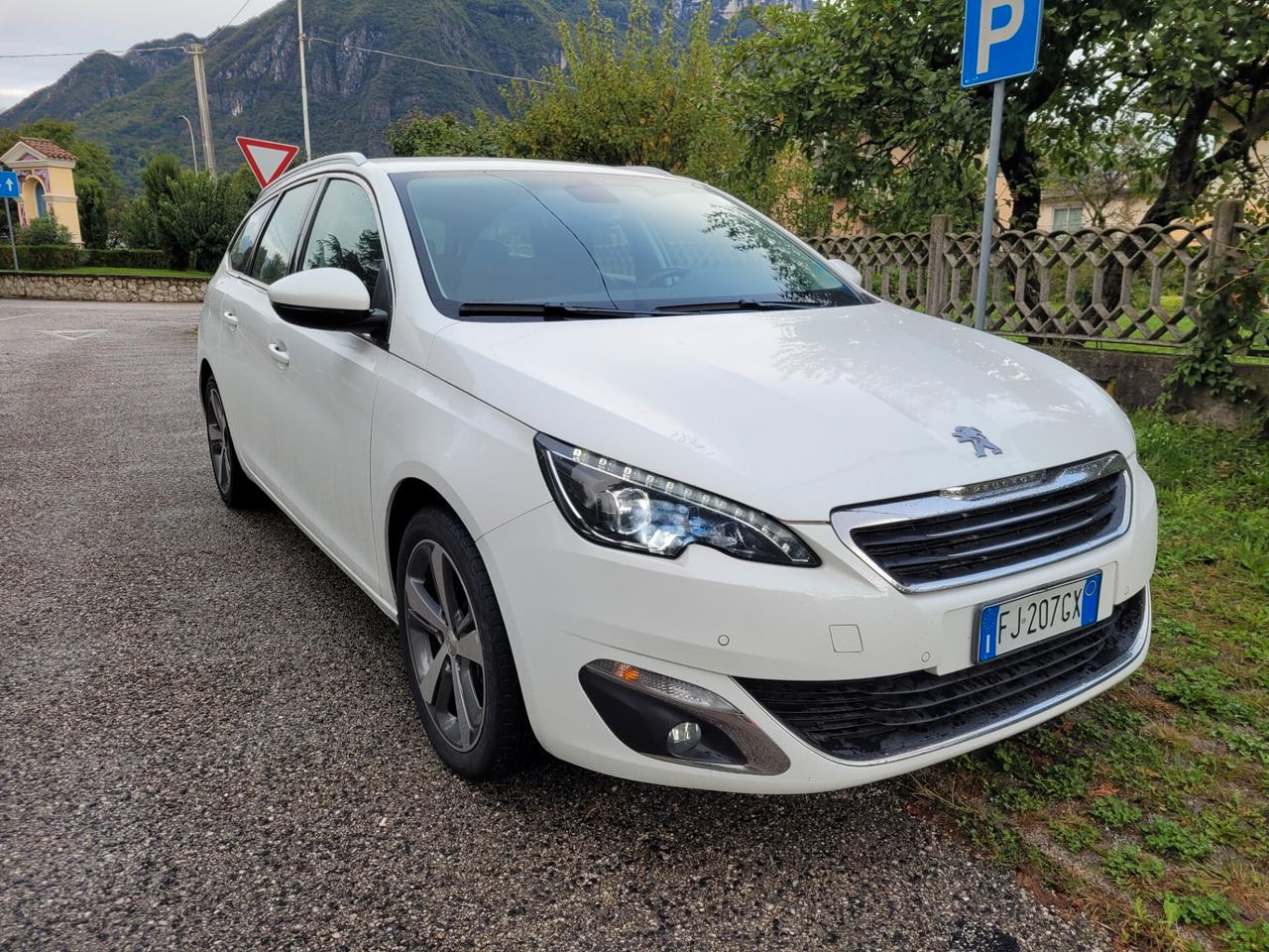 Peugeot 308 BlueHDi 120 S&S SW Allure