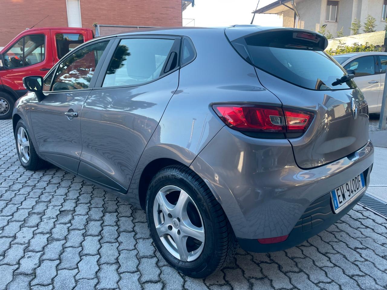 Renault Clio 1.2 75CV 5 porte Costume National +NAVI NEOPATENTATI