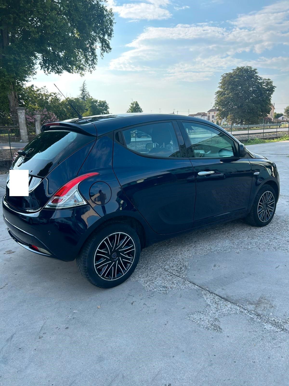 Lancia Ypsilon 1.3 MJT 16V 95 CV 5 porte S&S Gold OK NEO PATENTATI