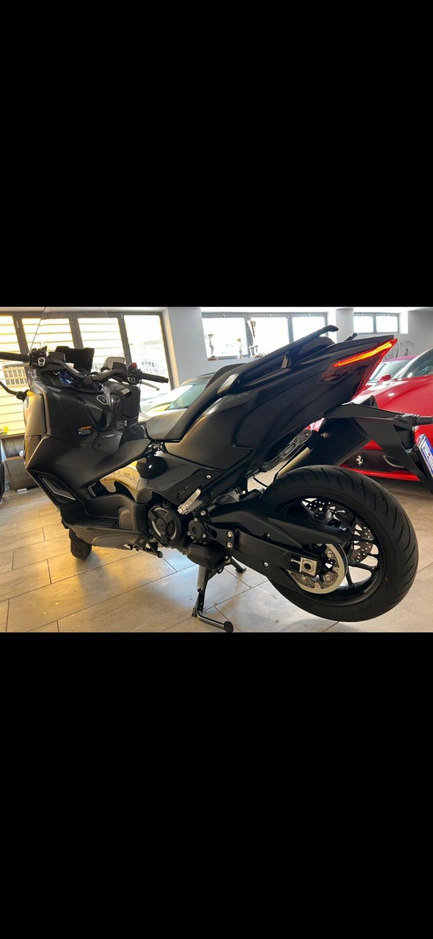 YAMAHA TMAX 560 TECH MAX 0 SINISTRI KM0 2023