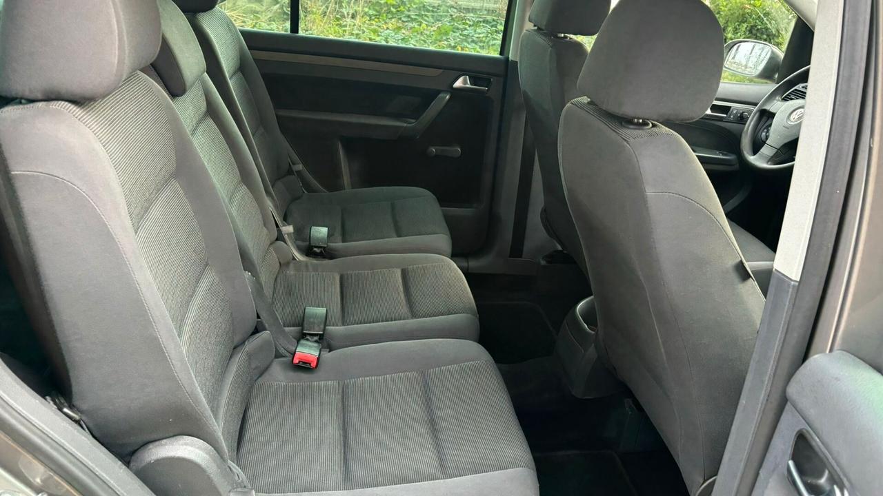 Volkswagen Touran posti 5 GPL dalla cassa gancio di traino regolare