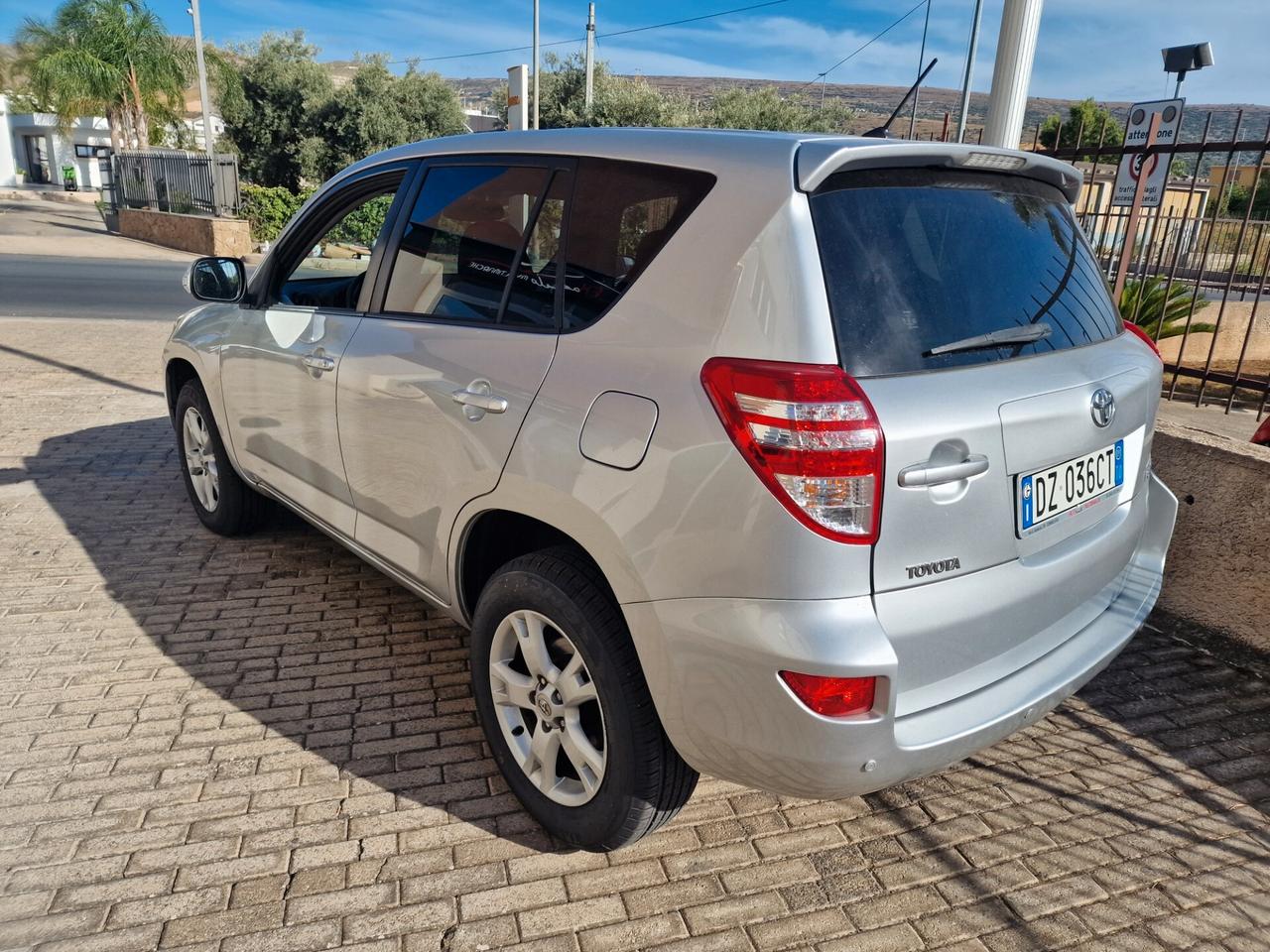 Toyota RAV 4 RAV4 Crossover 2.2 D-4D 150 CV DPF Luxury