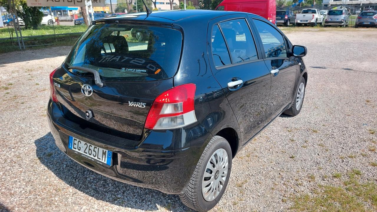 Toyota Yaris 1.0 5 porte Sol