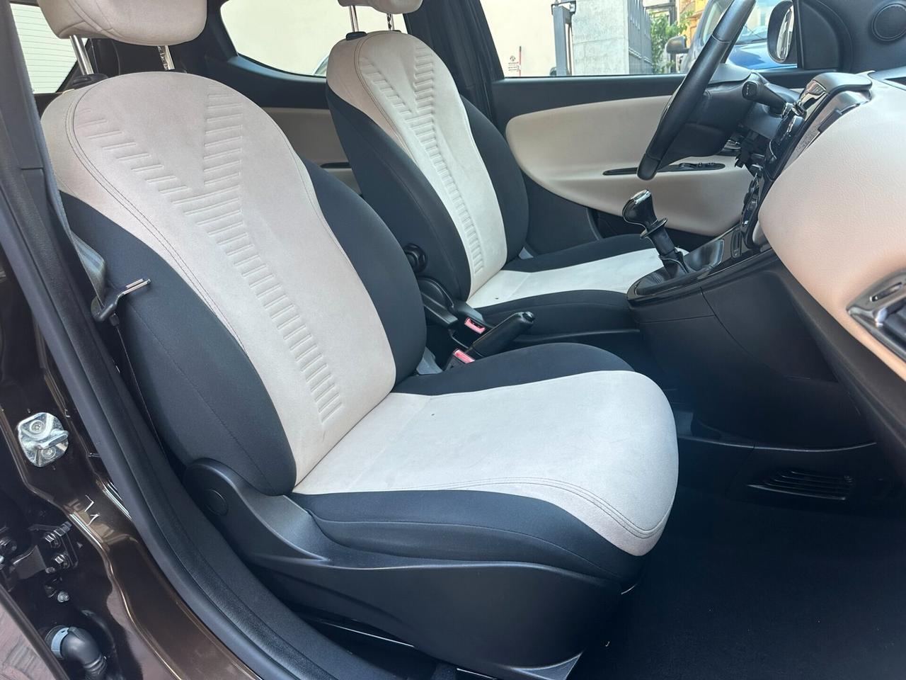 Lancia Ypsilon 1.2 69 CV 5 porte Platinum