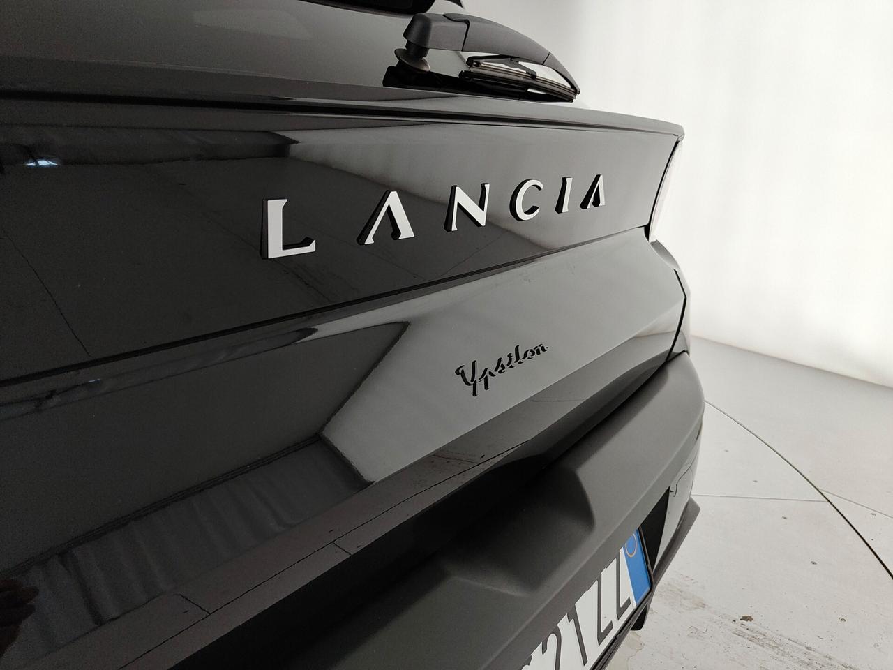 Lancia Ypsilon Hybrid e-DCT HF Line