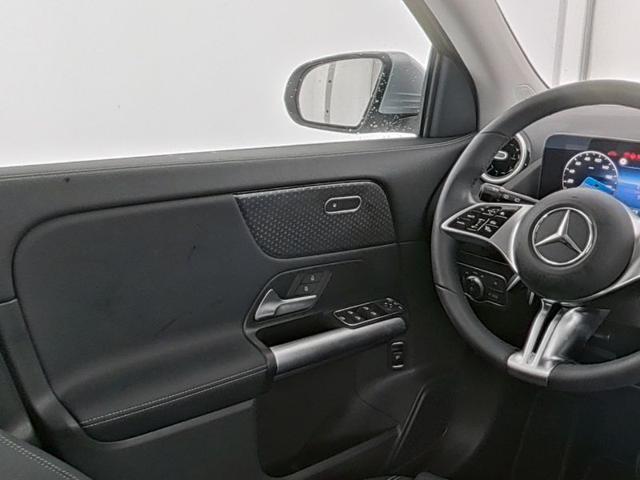 MERCEDES-BENZ GLA 180 Automatic Progressive Advanced