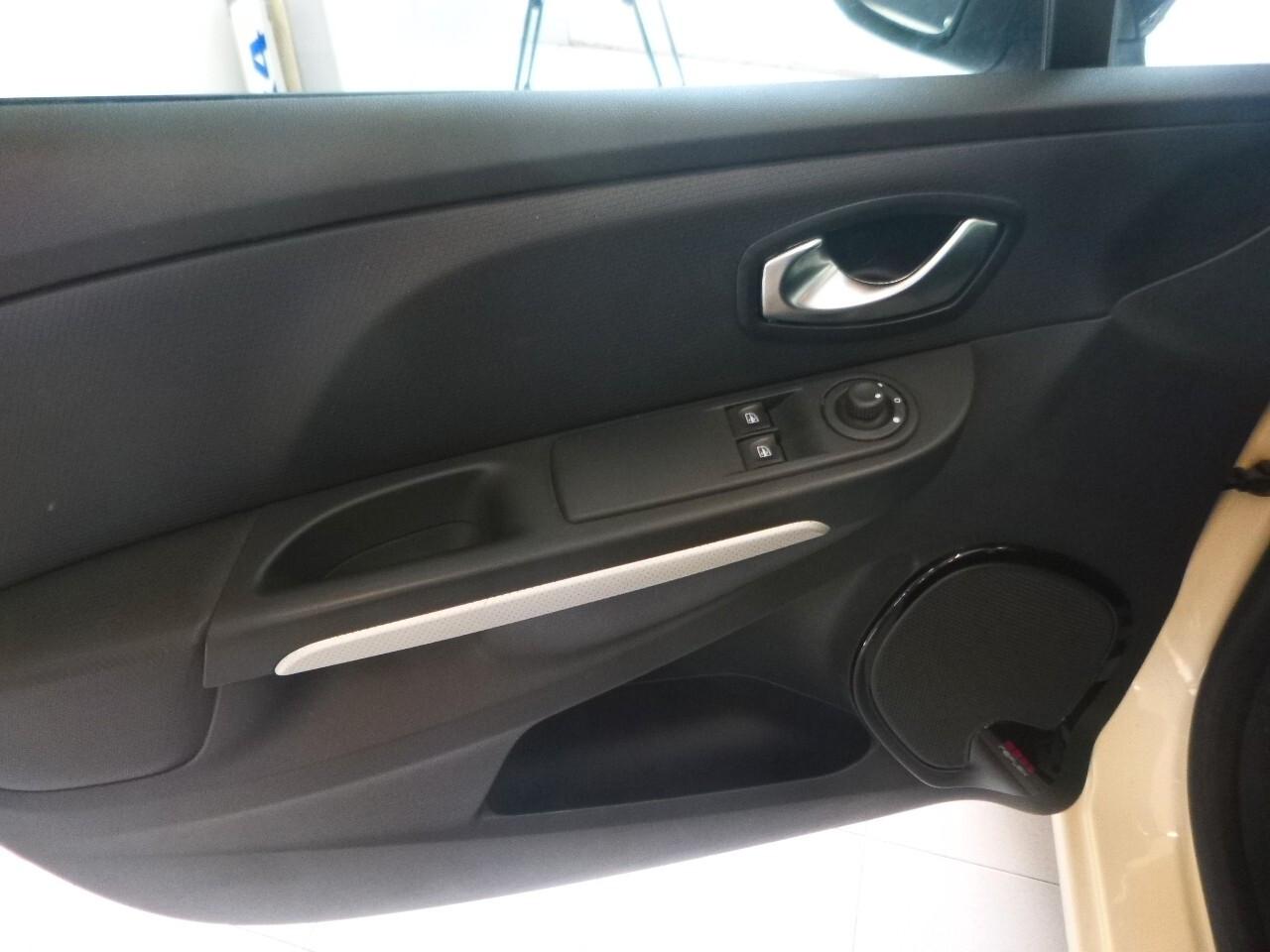 Renault Clio dCi 8V 75 CV Start&Stop 5 porte Energy Duel